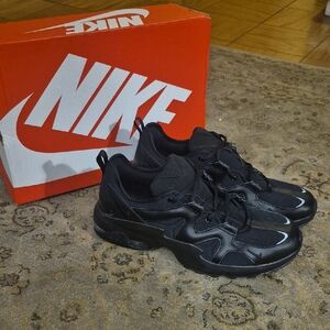 Nike Men's Black Athletic Sneakers